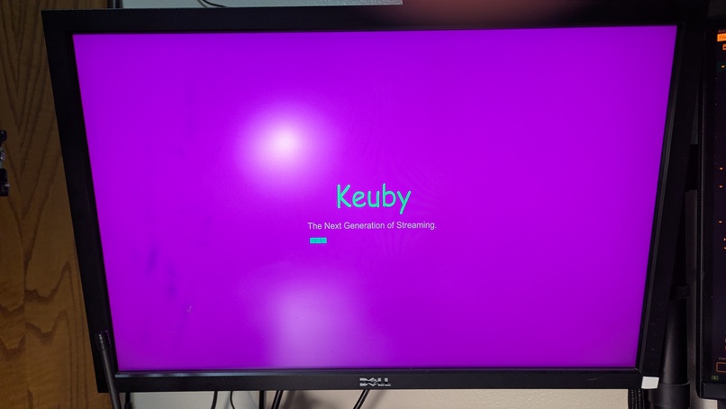 A shockingly magenta boot screen, with a graphic saying Amlogic, 8 core Mali 450 Quad Core A9 M8