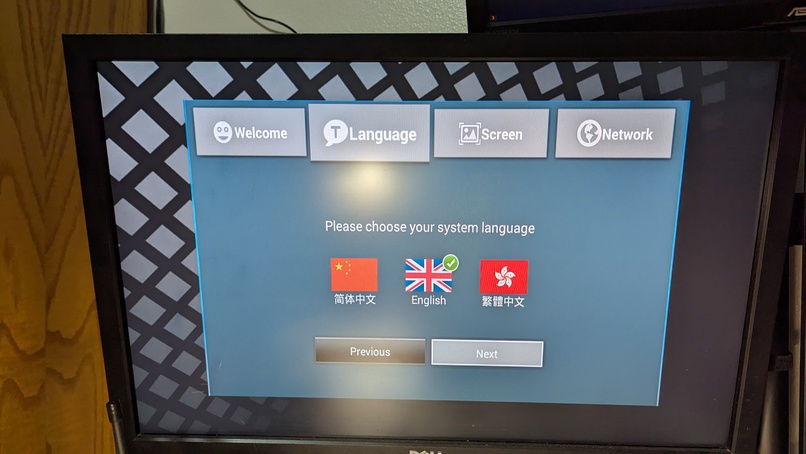 A setup screen asking for my system language preference: Simplified Chinese, English, or Traditional Chinese